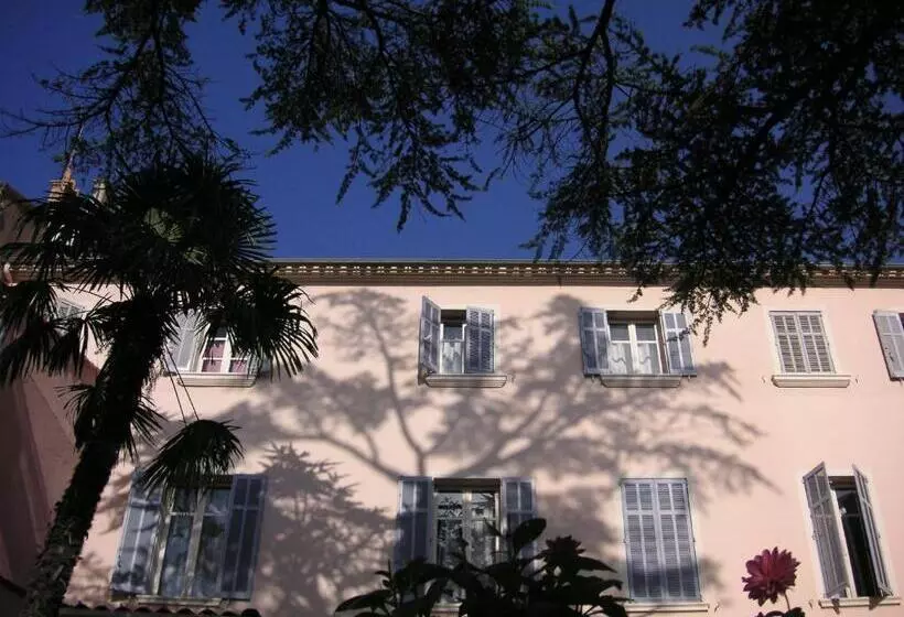 Отель Le Victoria