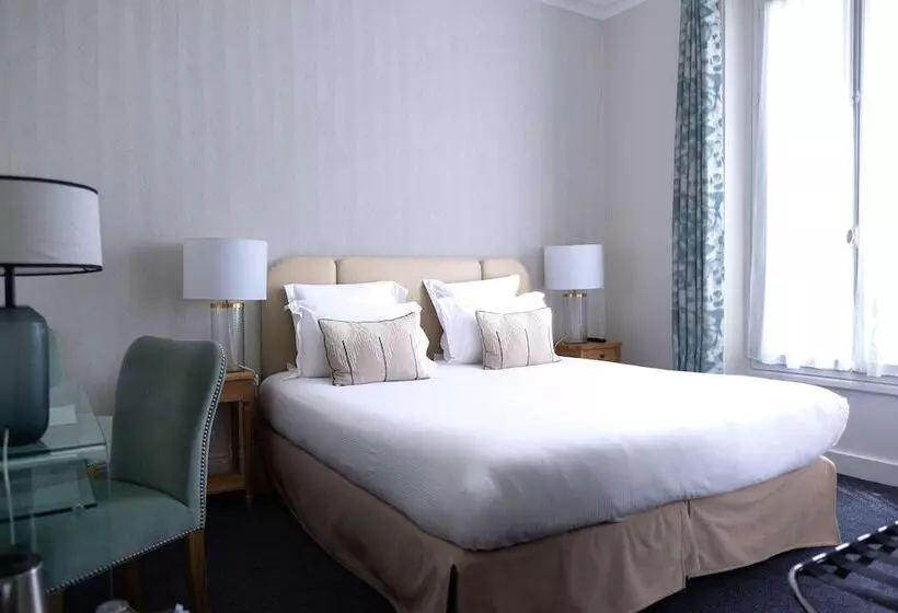 ホテル Claridge Paris