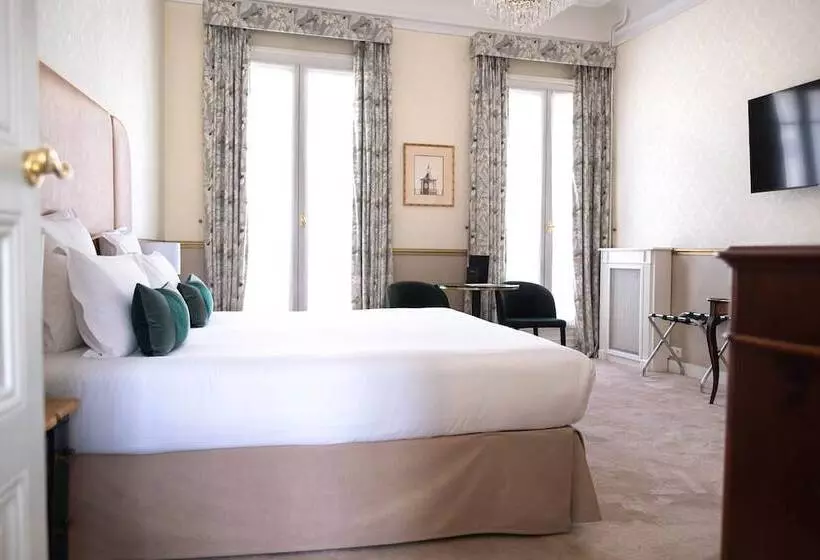 ホテル Claridge Paris