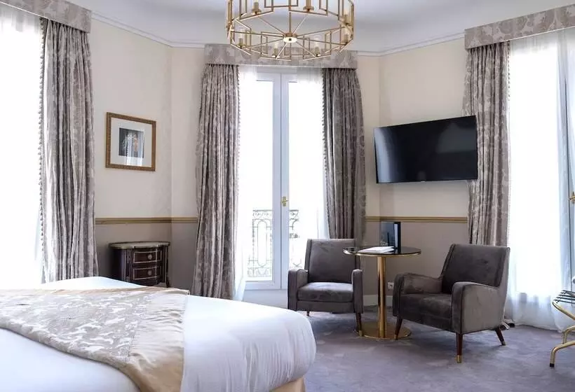 ホテル Claridge Paris