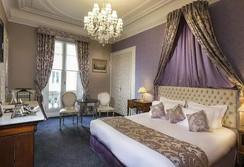 ホテル Claridge Paris