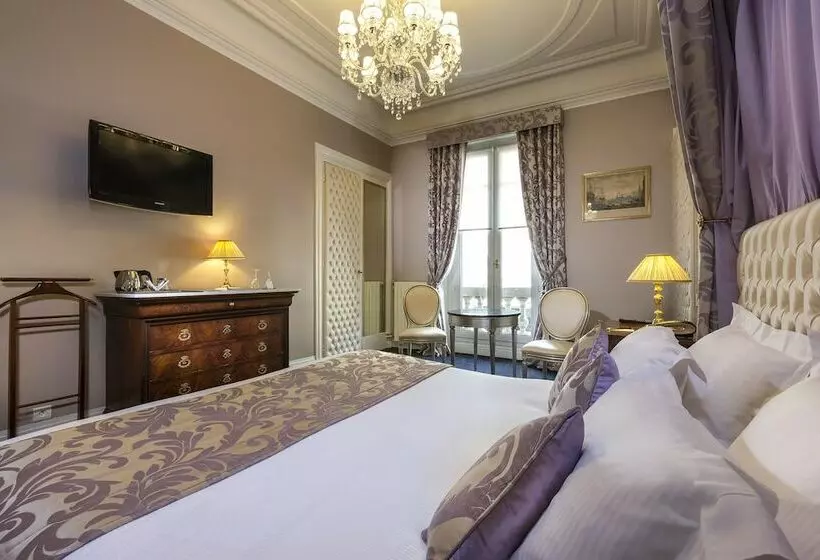 ホテル Claridge Paris
