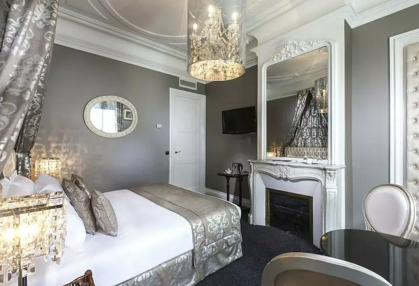 ホテル Claridge Paris