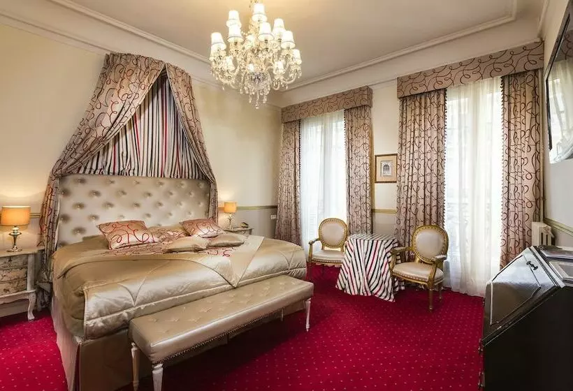 ホテル Claridge Paris
