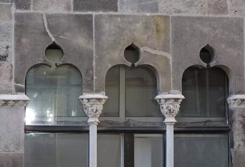 Отель De La Loge