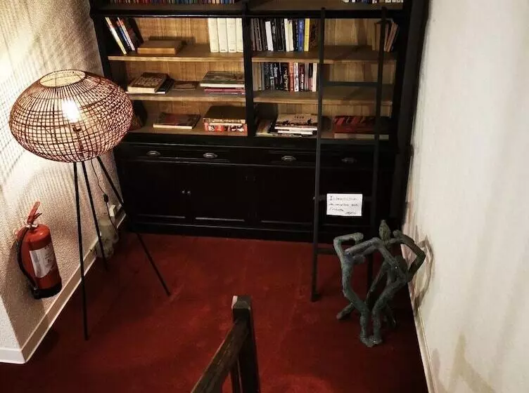 Отель De La Loge