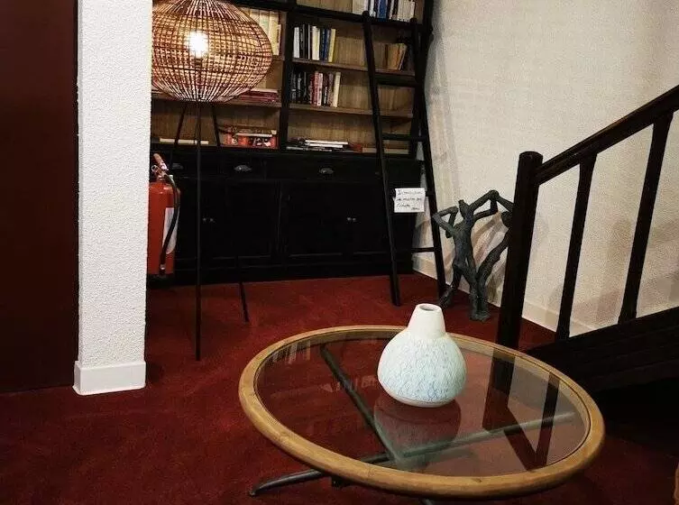 Отель De La Loge