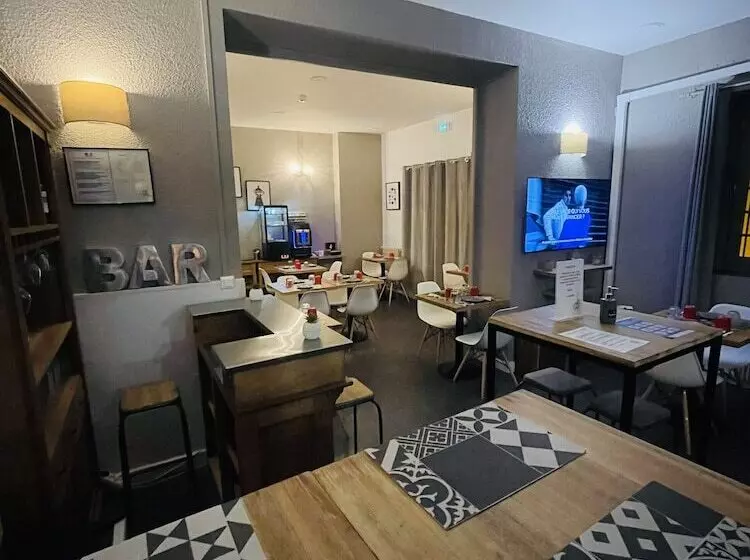 Отель De La Loge