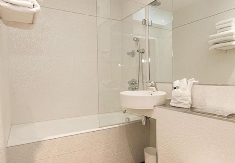 هتل Hôtel De La Paix