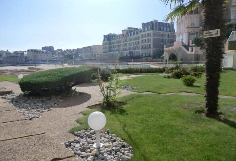 בית מלון כפרי Le Crystal Dinard Plage