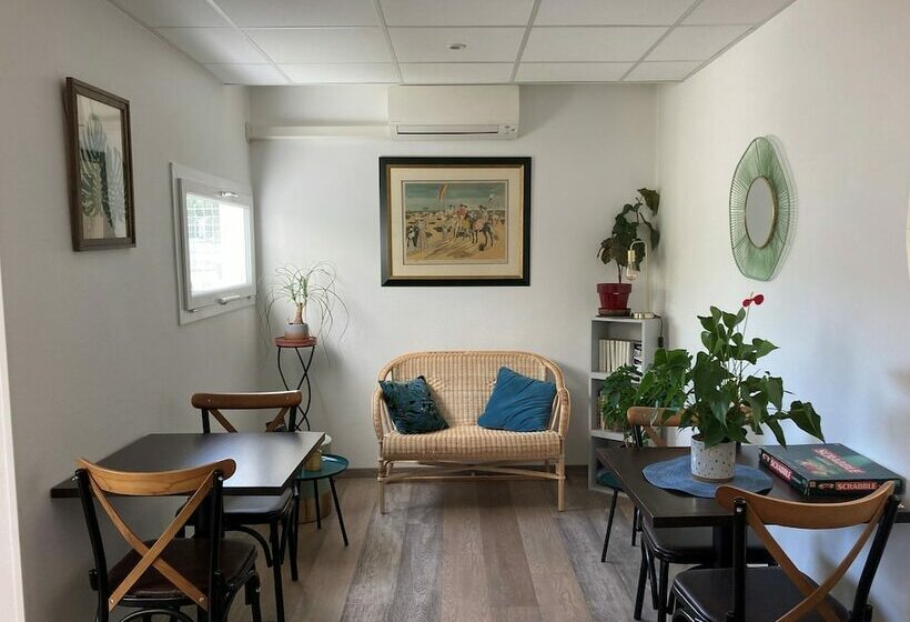 호텔 Contact Hôtel Marseille Aubagne Ex Good Hôtel