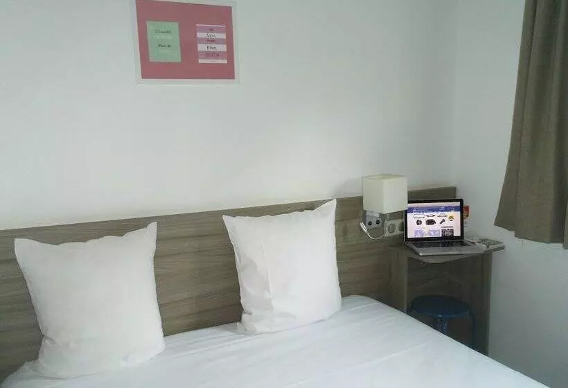 בית מלון כפרי Contact Hôtel Marseille Aubagne Ex Good Hôtel