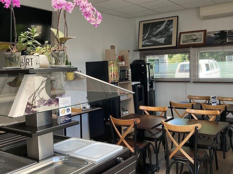 호텔 Contact Hôtel Marseille Aubagne Ex Good Hôtel