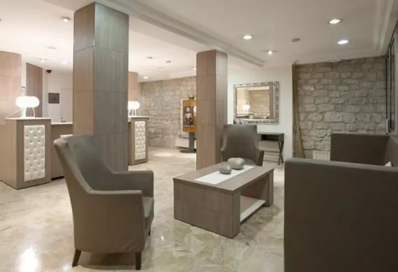 ホテル Hôtel Lebron