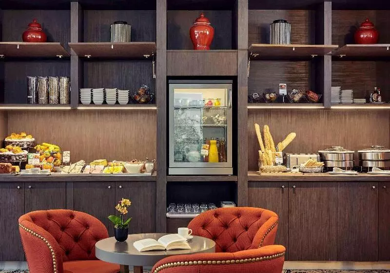 ホテル Mercure Tour Eiffel Grenelle