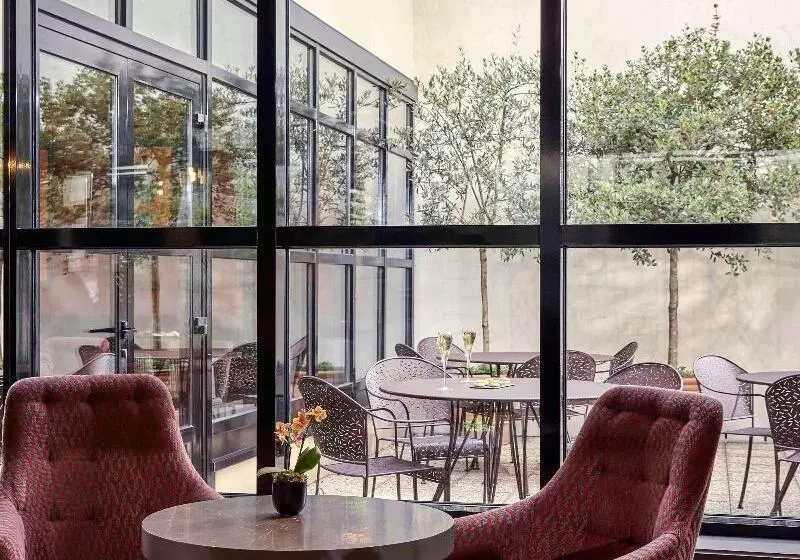 ホテル Mercure Tour Eiffel Grenelle