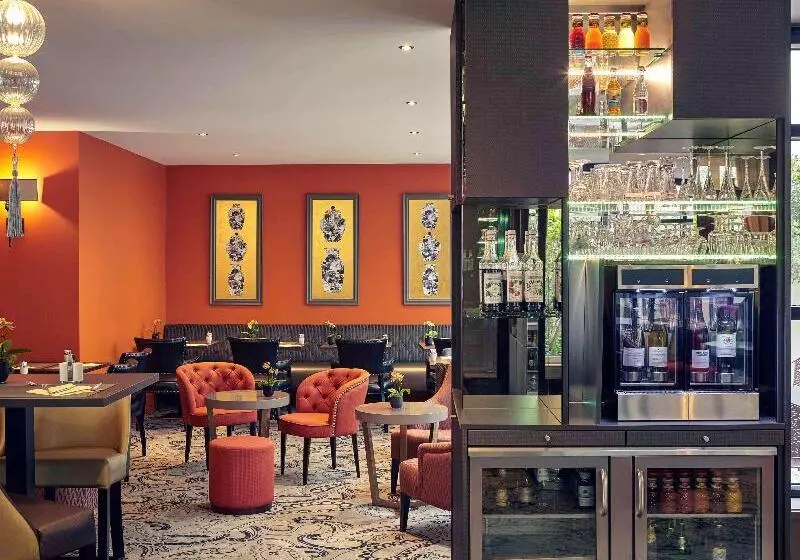 ホテル Mercure Tour Eiffel Grenelle