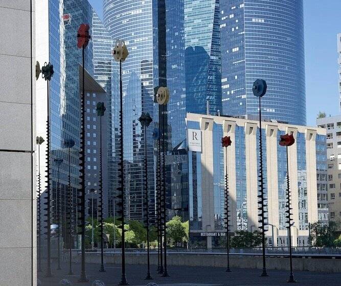 هتل Renaissance Paris La Defense