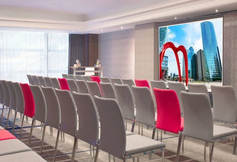 هتل Renaissance Paris La Defense