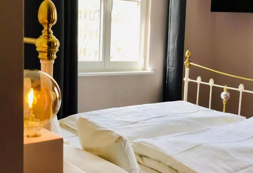 בית מלון כפרי Alexander