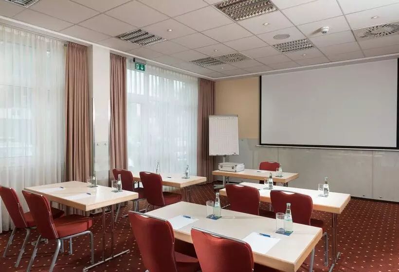 هتل Ibis Styles Berlin Treptow