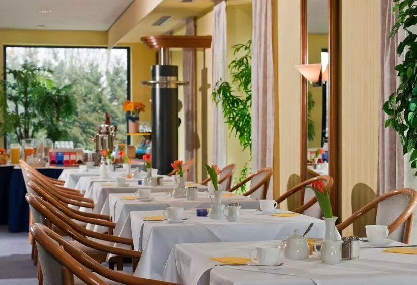 Отель Days Inn By Wyndham Leipzig Messe