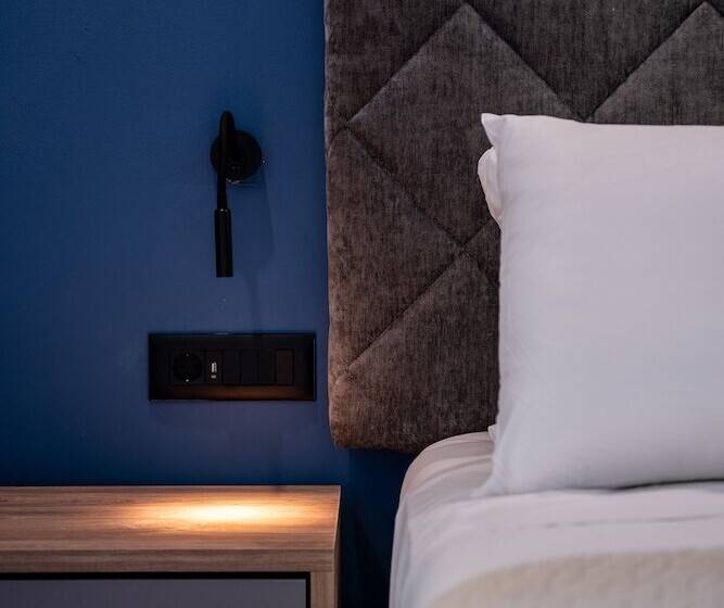 فندق Island City