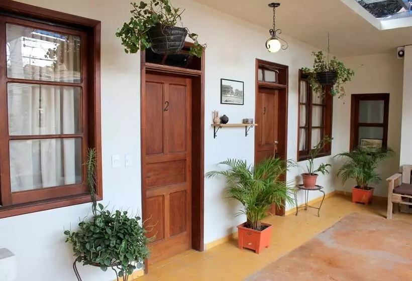 هتل La Ronda Downtown Hostel