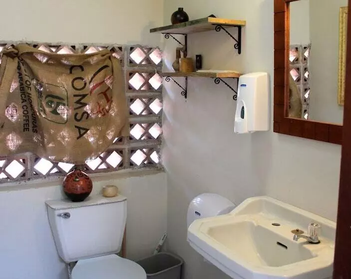 هتل La Ronda Downtown Hostel