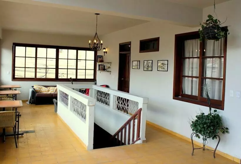 هتل La Ronda Downtown Hostel