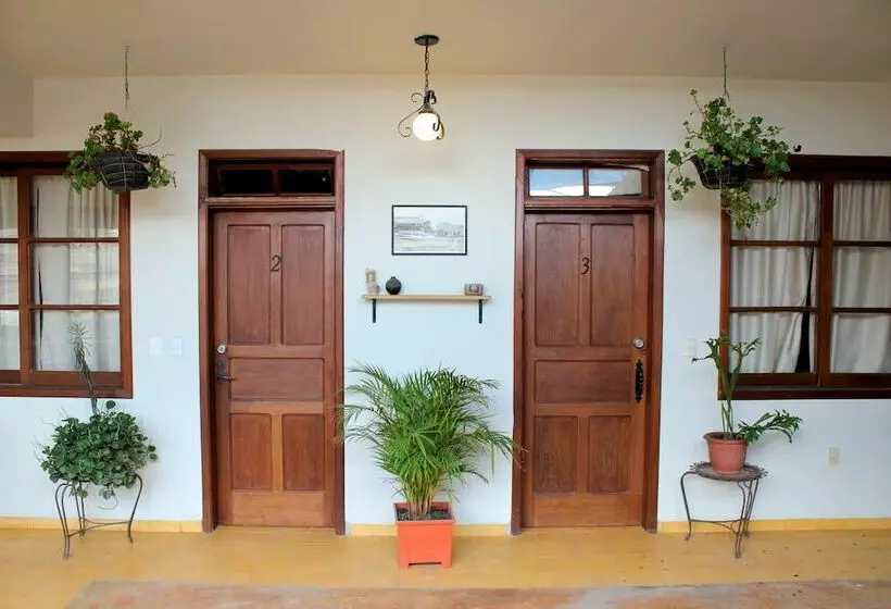 هتل La Ronda Downtown Hostel