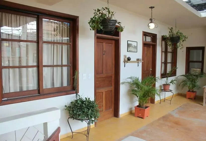 هتل La Ronda Downtown Hostel