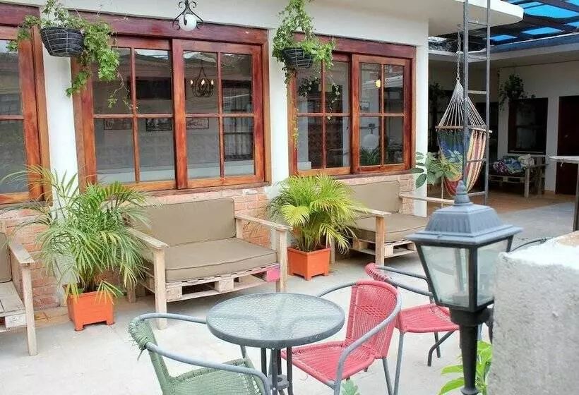 هتل La Ronda Downtown Hostel