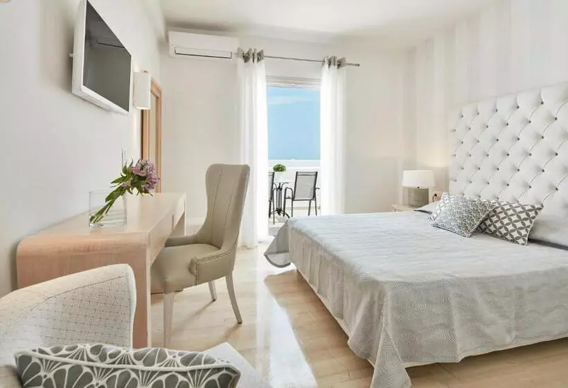 فندق Santorini Palace