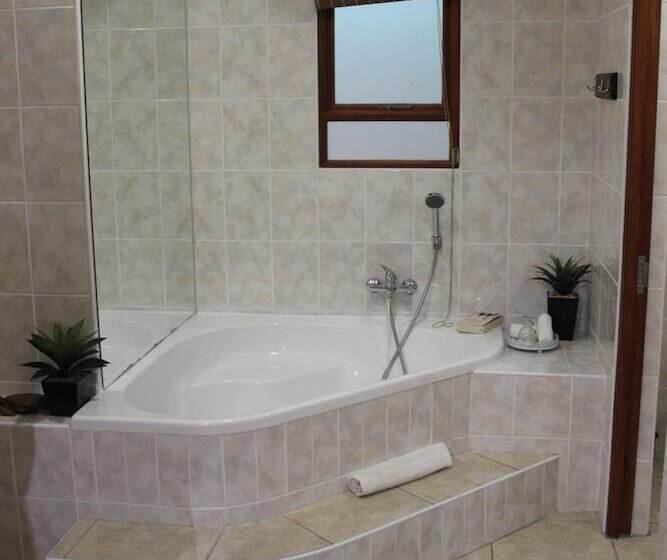 בית מלון כפרי Royal Guest House