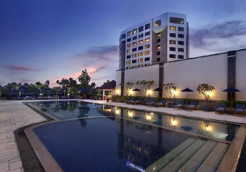 Отель Aryaduta Bandung