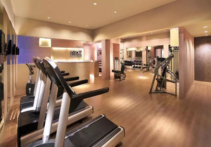 Отель Aryaduta Bandung