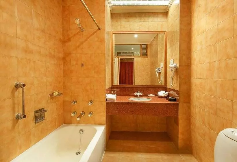 Clarkes Hotel, A Grand Heritage Hotel Since 1898