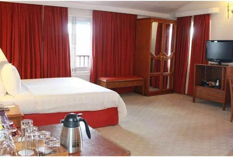 Clarkes Hotel, A Grand Heritage Hotel Since 1898