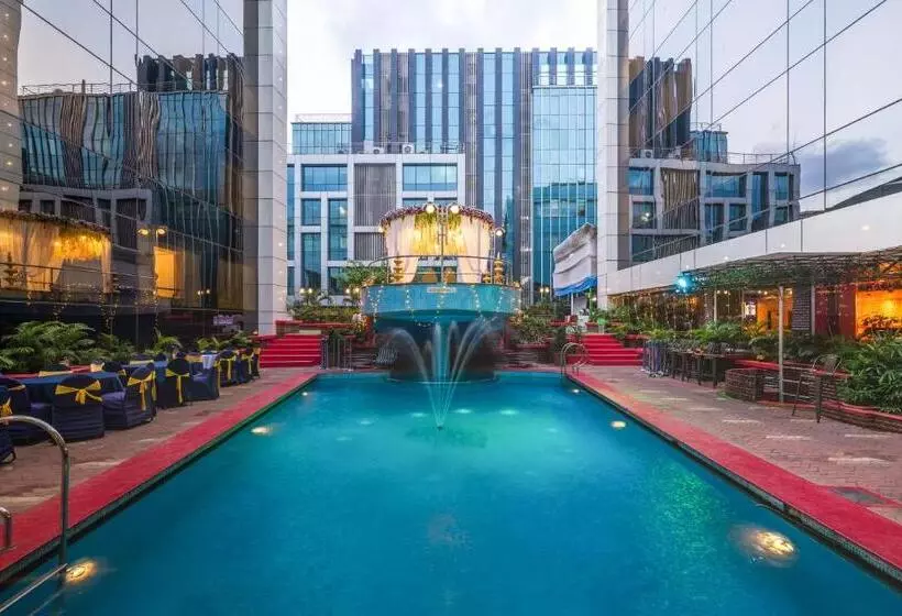 ホテル Kohinoor Continental Airport