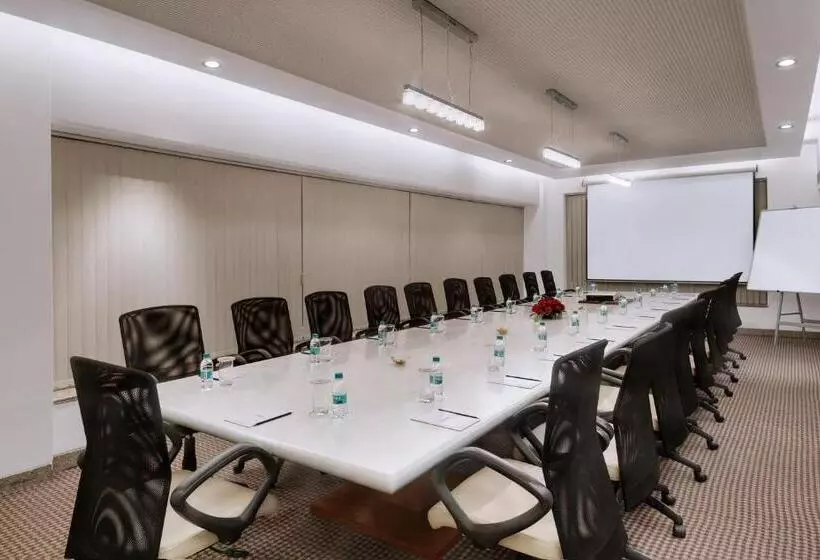 ホテル Kohinoor Continental Airport