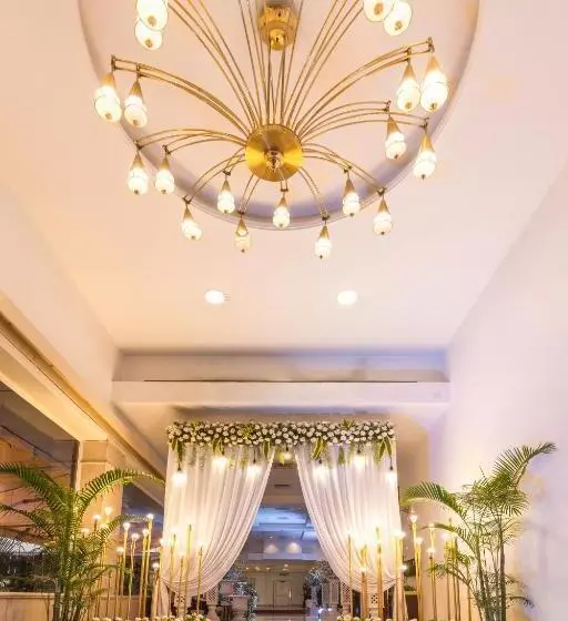 ホテル Kohinoor Continental Airport