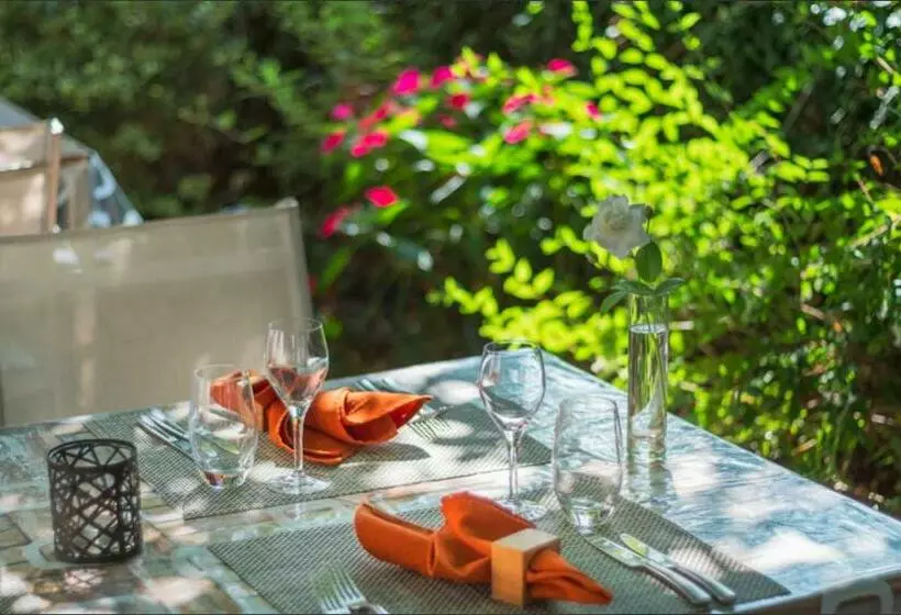 Hotelli Au Coeur De Meaulne