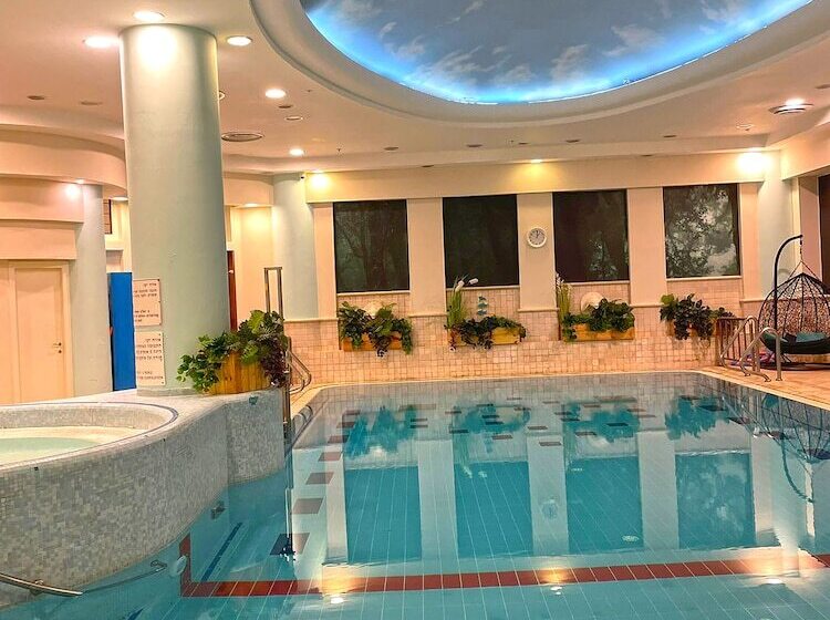 בית מלון כפרי Crowne Plaza Haifa, An Ihg