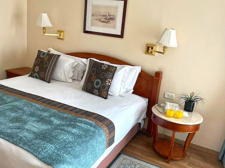 בית מלון כפרי Crowne Plaza Haifa, An Ihg