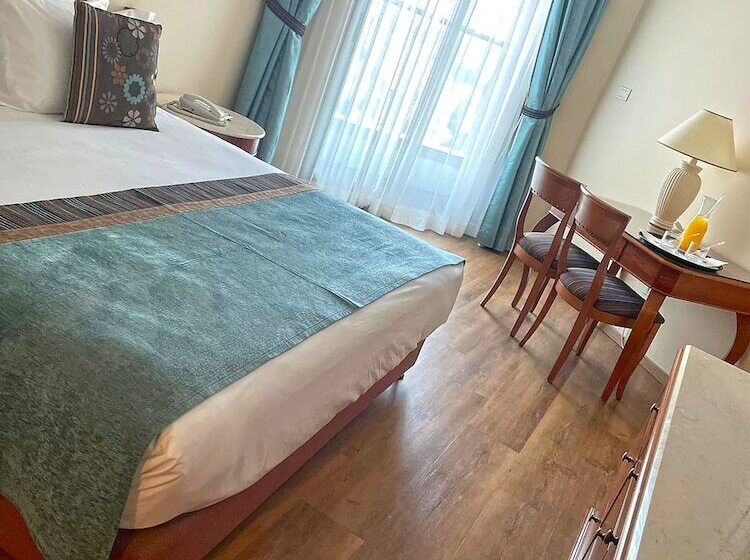 בית מלון כפרי Crowne Plaza Haifa, An Ihg