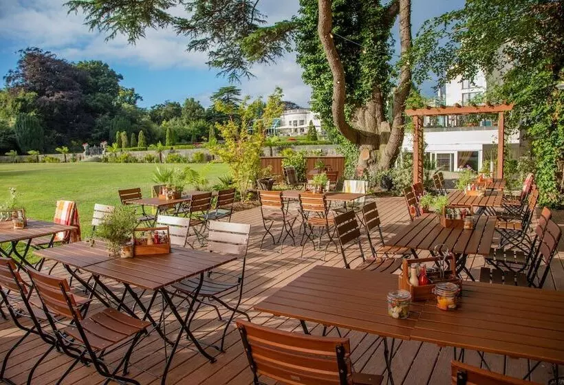 هتل Radisson Blu St. Helens