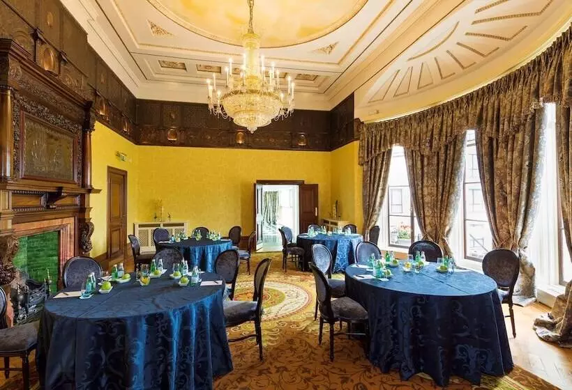 هتل Radisson Blu St. Helens