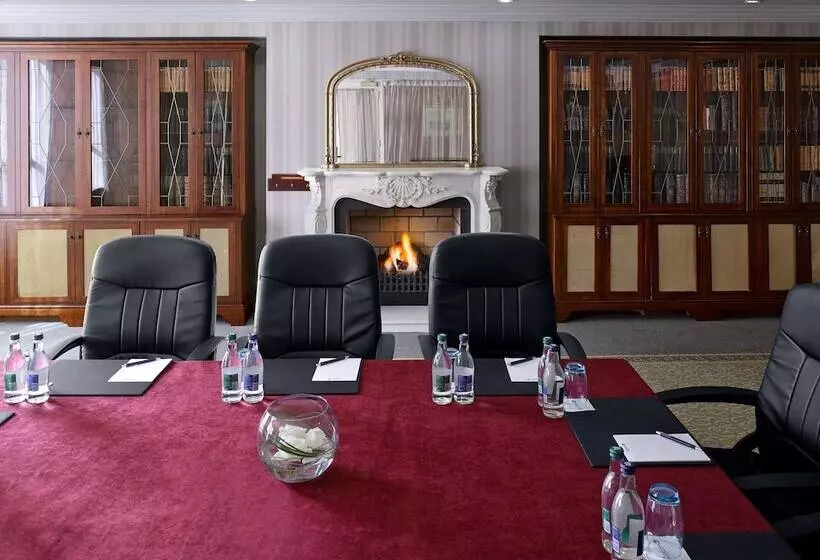 هتل Radisson Blu St. Helens