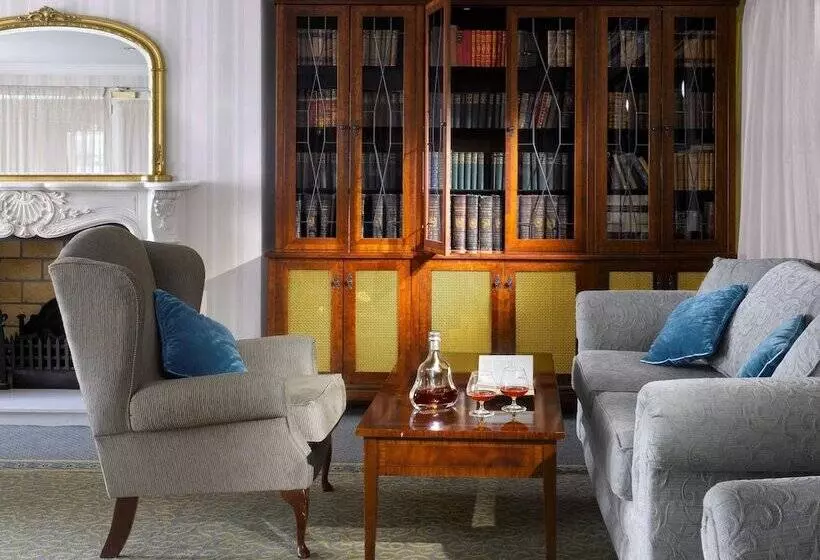 هتل Radisson Blu St. Helens